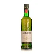 Destilados: Whisky Glenfiddich 12 Anos 750ml - É Single Malt mais popular do mundo. Desde 1887 é o único single malt das Highlands destilado, maturado e engarrafado na própria destilaria. Nova garrafa e mesmo sabor seu aroma é fresco, cheio de fragrância, com um toque de peras.Sabor bem