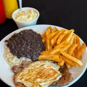 Prato Feito: Prato Feito c/ Filé Mignon - Prato Feito (Ingredientes: 1 Ovo, Arroz, Feijão, Filé Mignon, Fritas, Salada)