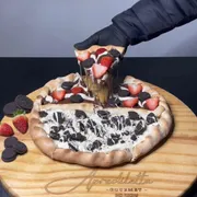 Doces: AMOR PERFEITO - Pizza Familia (Ingredientes: Chocolate branco, Chocolate preto, Morango, OREO)