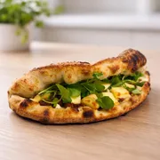 Panuozzo: Panuozzo Carne Seca e Queijo Coalho - A clássica massa de pizza de longa fermentação ganha nova forma e vira sanduíche. Leve, artesanal e assada no ponto perfeito, recebe carne seca desfiada e queijo coalho levemente tostado, entregando uma combinação intensa e elegante.