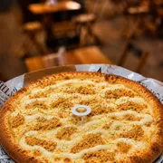 Tradicionais: Frango com Catupiry - Pizza Grande (Ingredientes: Catupiry, Frango Desfiado, Molho de tomate artesanal, Muçarela, Orégano)