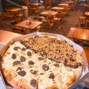 Doces: Charge - Pizza Grande (Ingredientes: Amendoim, Creme de Leite, Doce de Leite)
