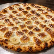 Doces: Banana Nevada - Pizza Grande (Ingredientes: Banana, Cobertura de Neve, Creme de Leite, Mussarela)