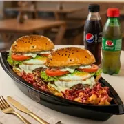 Barcas: Super Barca Egg - Barcas (Ingredientes: 2 Egg burguer, 2 Refrigerantes 200ml (Guaraná ou Pepsi), Bacon, Batatinha, Cheddar)