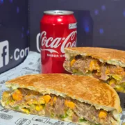 Xis: Xis Carne de Panela - Lanches (Ingredientes: Alface, Barbecue, Batata Frita, Catchup, Cheddar, Ervilha, Maionese, Milho, Mostarda, Tomate)