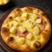 Esfihas salgadas: Esfiha Lombo com abacaxi- HAVAIANA - Massa de esfiha com fubá, queijo mussarela, lombo fatiado e abacaxi fresco em cubos