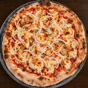 Clássicas: 03 - Americana - Pizza Grande (8 Fatias 35cm) (Ingredientes: Bacon, Cebola, Molho de Tomate Italiano, Muçarela, Orégano, Ovos, Presunto)