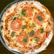 Clássicas: 12 - Margherita - Pizza Grande (8 Fatias 35cm) (Ingredientes: Manjericão, Molho de Tomate Italiano, Muçarela, Orégano, Parmesão, Tomate)