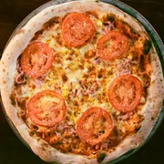 Clássicas: 13 - Napolitana - Pizza Grande (8 Fatias 35cm) (Ingredientes: Molho de Tomate Italiano, Muçarela, Orégano, Parmesão, Presunto, Tomate)