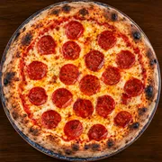 Clássicas: 14 - Pepperoni - Pizza Grande (8 Fatias 35cm) (Ingredientes: Molho de Tomate Italiano, Muçarela, Orégano, Pepperoni)