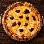 Agridoces e Picantes: 41 - Ratatouille - Pizza Grande (8 Fatias 35cm) (Ingredientes: Azeitona Azapa, Creme de Leite, Gotas de goiabada cremosa, Gruyère, Muçarela de Búfala, Orégano)