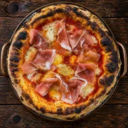 Especiais: 47 - Parma - Pizza Grande (8 Fatias 35cm) (Ingredientes: Azeite Trufado, Molho de tomate pelati italiani, Muçarela de Búfala, Orégano, Presunto Parma)