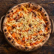Com Frango: 29 - Delicateza - Pizza Grande (8 Fatias 35cm) (Ingredientes: Bacon, Batata Palha, Cheddar, Frango, Leve porção de muçarela, Molho de Tomate Italiano, Orégano)