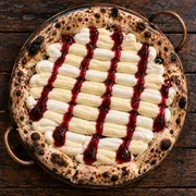Doces: 55 - Perla Rossa - Pizza Grande (8 Fatias 35cm) (Ingredientes: Chocolate Branco Forneável, Cream Cheese, Geleia de Frutas Vermelhas)