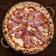 Agridoces e Picantes: 36 - Artesanalle - Pizza Grande (8 Fatias 35cm) (Ingredientes: Bacon Artesanal, Calabresa Artesanal, Cebola Roxa, Molho de tomate pelati italiani, Muçarela de Búfala, Orégano, Pimenta Calabresa)