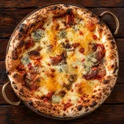 Agridoces e Picantes: 42 - Stagione - Pizza Grande (8 Fatias 35cm) (Ingredientes: Bacon, Catupiry, Geleia de Pimenta, Gorgonzola, Molho de tomate pelati italiani, Muçarela)