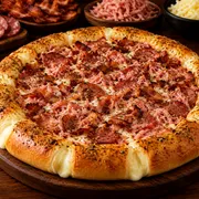 Pizza C/ Borda Recheada: Moda Da Casa - Pizza C/ Borda Recheada (Ingredientes: Alho Frito, Azeitona, Bacon, Calabresa, Molho De Tomate, Mussarela, Oregano, Presunto)