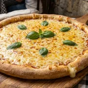 Pizza C/ Borda Recheada: Pizza De Quatro Queijos - Pizza C/ Borda Recheada (Ingredientes: Azeitona, Catupiry, Cheddar, Gorgonzola, Molho De Tomate, Mussarela, Oregano, Parmesão)