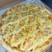 Pizzas Premium (Personalizável): Camarão com Quatro Queijos - Pizzas Premium (Personalizável) (Ingredientes: Camarão, Gorgonzola, Mussarela, Orégano, Queijo Prato, Requeijão)