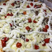 Especiais: CARNE DE SOL SUPREMA - Pizza Grande (Ingredientes: Carne de Sol, Cebola, Molho de Tomate, Mussarela, Orégano, Pimenta Biquinho, Requeijão)