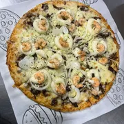 Especiais: CAMARÃO DA CASA - Pizza Grande (Ingredientes: Camarão, Carne de Sol, Cebola, Molho de Tomate, Mussarela, Orégano, Requeijão)