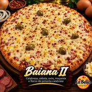 Tradicionais: Baiana 2 - Pizza Grande (Ingredientes: Azeitonas Sem Caroço, Calabresa Fatiada, Cebola, Molho de Tomate Artesanal, Mussarela Derretida, Ovos, Pimenta Calabresa)