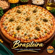 Especiais: Brasileira - Pizza Grande (Ingredientes: Azeitonas Sem Caroço, Ervilha, Milho, Molho de Tomate Artesanal, Mussarela Derretida, Palmito Fresco, Peito de Frango Desfiado)