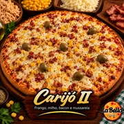 Premium: Carijó II - Pizza Grande (Ingredientes: Azeitonas Sem Caroço, Bacon Crocante, Milho Doce, Molho de Tomate Artesanal, Mussarela Derretida, Peito de Frango Desfiado)