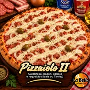 Especiais: Pizzaiolo II - Pizza Grande (Ingredientes: Azeitonas Sem Caroço, Bacon em Cubos, Calabresa Fatiada, Cebola, Molho de Tomate Artesanal, Requeijão Cremoso da Marca Scala ou Tirolez)