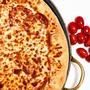 Peperone: Peperone C/ Mussarela - Pizza Grande (Ingredientes: Molho de Tomate Artesanal, Mussarela, Peperone)