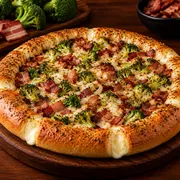 Pizza C/ Borda Recheada: Pizza De Brócolis Com Bacon - Pizza C/ Borda Recheada (Ingredientes: Alho Frito, Azeitona, Bacon, Brócolis, Molho De Tomate, Mussarela, Oregano)