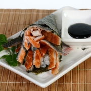 Temaki: Temaki Skin - Alga, Arroz e Pele do Salmão Grelhada
