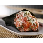 Temaki: Temaki Salmão Sake (com cream cheese) - Alga, cubos de salmão, Cream Cheese e cebolinha.