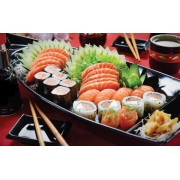 Combinado: DOM 4 - 80pçs - SASHIMI 8 Salmão/ 8 Atum/ 8 Peixe branco. HOSSOMAKI 10 Filadelfia/ 10 KANI. URAMAKI10 SKIN. NIGUIRI2 Salmao/ 2 Atum / 2 Peixe branco. HOT ROLL 10 Filadelfia/ 10 kani * (peças não podem ser alteradas)*