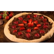 PIZZA NO PRECINHO: Morango com chocolate e granulado - Pizza no Precinho (Ingredientes: chocolate ao leite, granulado, leite condensado, morango, MUSSARELA)