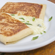 Crepes: Mussarela de Búfala - Crepes (Ingredientes: Manjericão, Mussarela de Búfala)