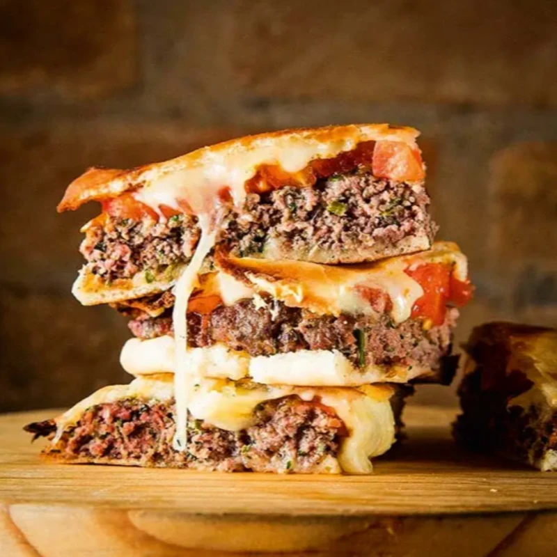 Caseiros: Beirute Gourmet - Tamanho Padrão (Ingredientes: Cebola roxa, Molho de iorgurte com ervas, Pão sirio artesanal, Queijo catupiry, Rosbife premium, Rúcula, Tomate seco)