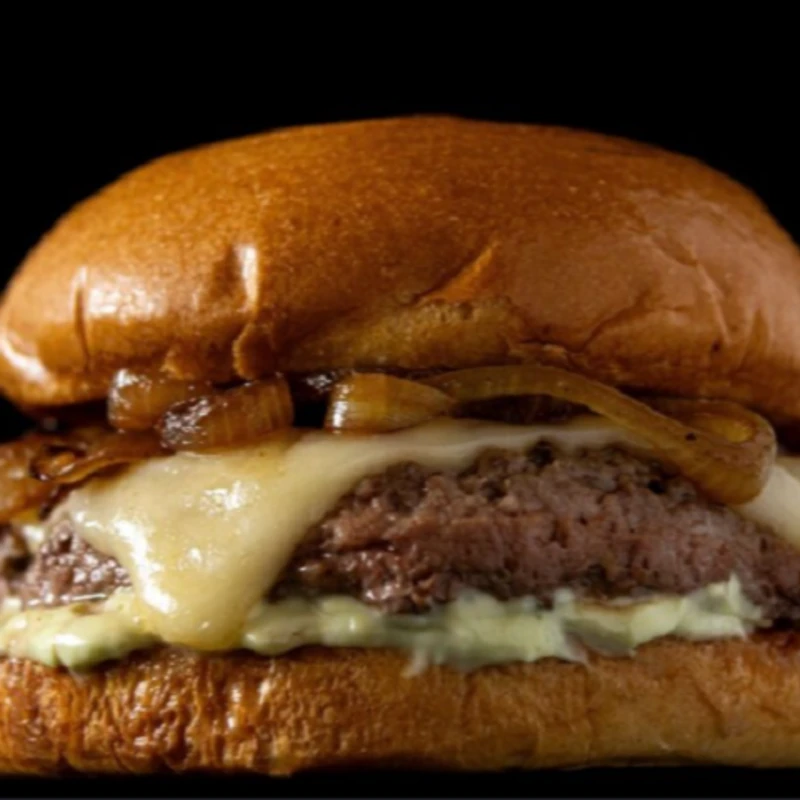 Lanches Tradicionais: X-Burguer - Lanches Tradicionais (Ingredientes: Alface, Cebola, Hambúrguer 150g, Maionese, Pão brioche, Queijo Prato, Tomate)