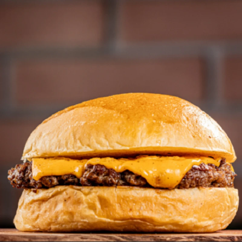 Caseiros: Smash Burger Clássico - Tamanho Padrão (Ingredientes: 2x Smash 80g, Alface crespa, Cebola Caramelizada, Molho smash especial, Pão brioche artesanal, Pickles, Queijo americano)