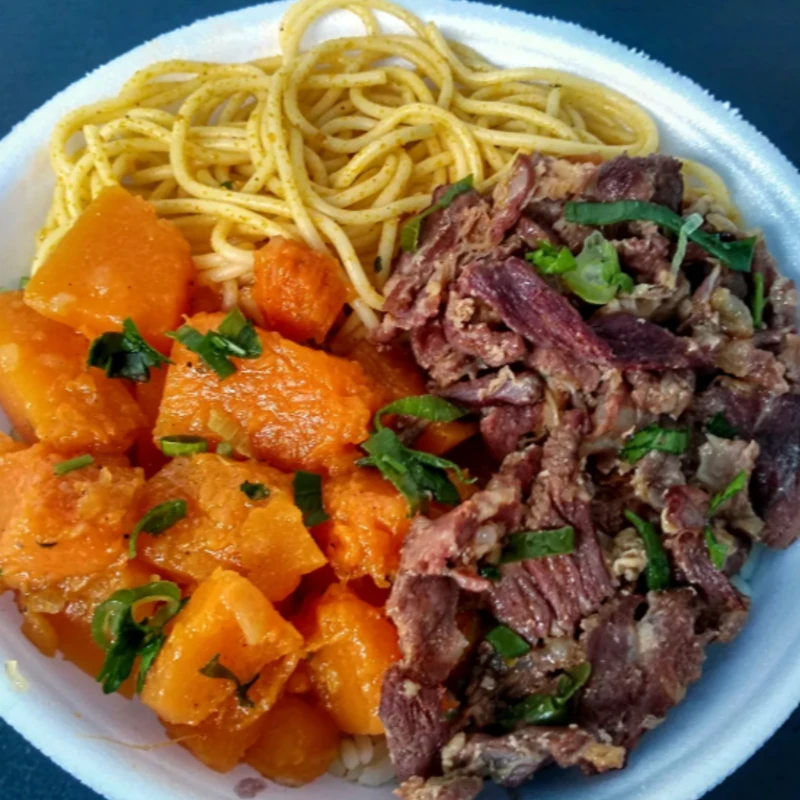 Marmitas (Novo Cardápio): Carne Seca com Abóbora - Marmitas (Novo Cardápio) (Ingredientes: Arroz, Feijão, mandioca cozida)