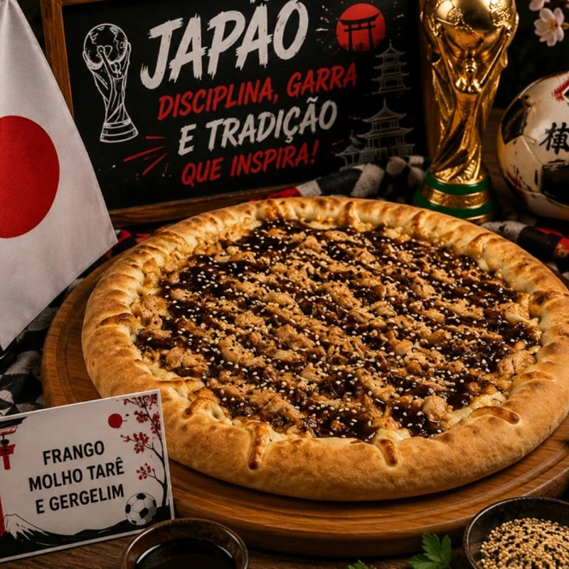Sabores Da Copa: # Japão (Frango, Molho Tarê, Gergelim) - Pizza GRANDE 35 Cm / 8 Fatias (Ingredientes: Molho de Tomate , Queijo Mussarela , Frango, Molho Temaki, Gergelim, Orégano)
