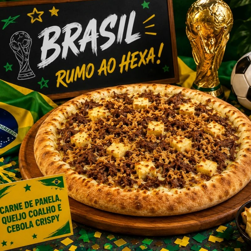 Sabores Da Copa: # Brasil (Carne de Panela, Queijo Coalho, Cebola Crispy) - Pizza GRANDE 35 Cm / 8 Fatias (Ingredientes: Molho de Tomate , Queijo Mussarela , Carne de Panela, Queijo Coalho , Cebola Crispy , Orégano)