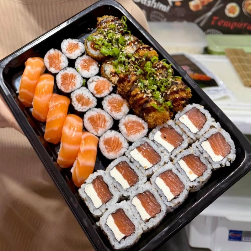 Combinados: COMBO PERFEIÇÃO 35 PEÇAS - 10 Uramaki filadelfia 10 hossomaki salmão 10 hot roll 5 niguiri salmão