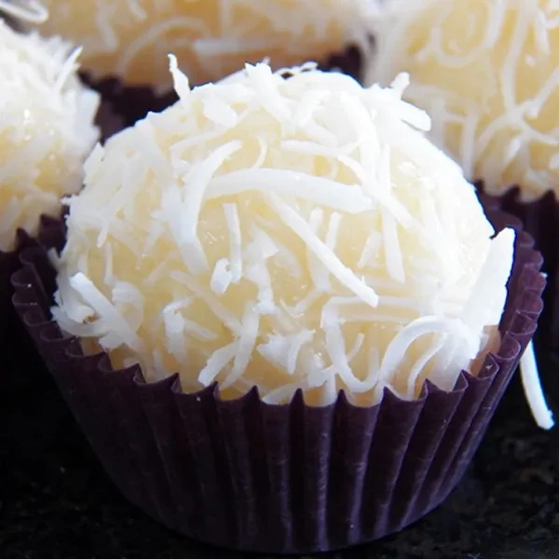 Sobremesa - Brigadeiro: Brigadeiro de Beijinho - brigadeiro de coco