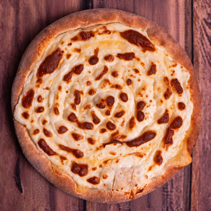 Esfihas Especiais: Quatro Queijos - Esfiha Salgada (Ingredientes: Mussarela, Catupiry, Provolone, Parmesão)