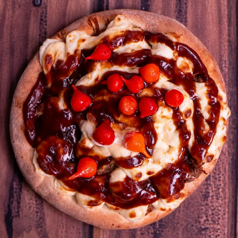 Esfihas Salgadas: Costela com Catupiry - Esfiha Salgada (Ingredientes: Costela, Cebola Fatiada, Catupiry, Pimenta Biquinho, Barbecue)