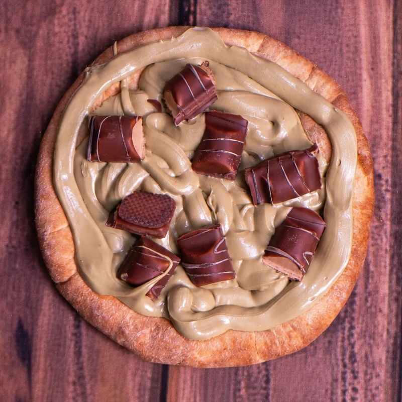 Esfihas Doces: Pistache com Kinder Bueno - Esfiha Doce (Ingredientes: Ganache de Pistache, Kinder Bueno)