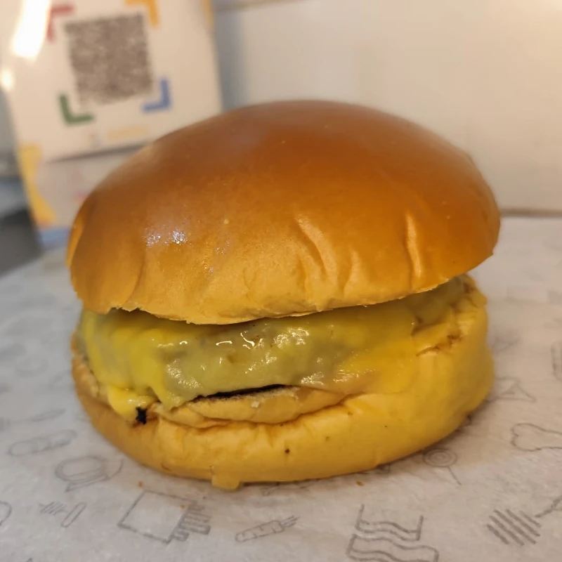 Lanches artesanais: Classico - Lanches artesanais (Ingredientes: Hamburguer artesanal, Pão brioche, Queijo prato)
