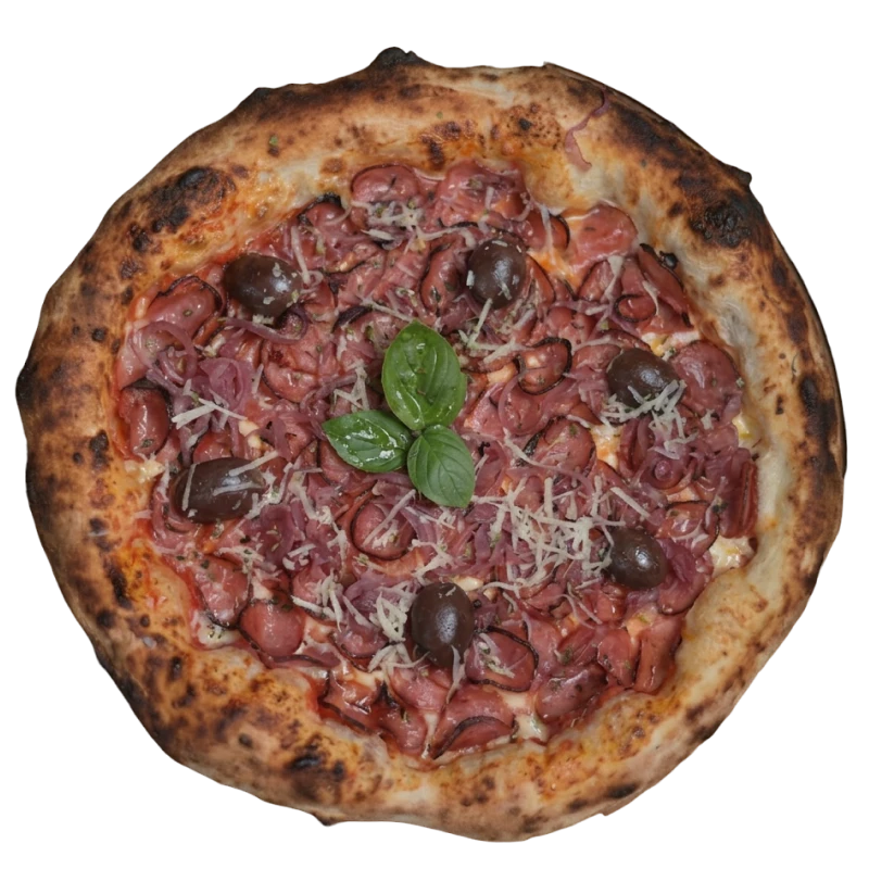 Tradicionais: Calabresa - Pizza Napolitana Grande (Ingredientes: Calabresa selecionada e cebola lentamente caramelizada no vinho sobre base de molho de tomate italiano e mussarela, finalizada com azeitonas pretas, parmesão e manjericão fresco, Um clássico com profundidade de sabor, equilibrando o intenso com notas levemente adocicadas)