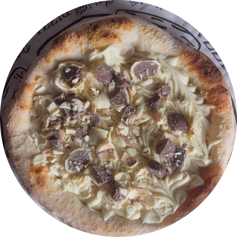 Doces: Ouro Branco - Pizza Grande (Ingredientes: Creme de Leite, Chocolate Branco, Bombom)